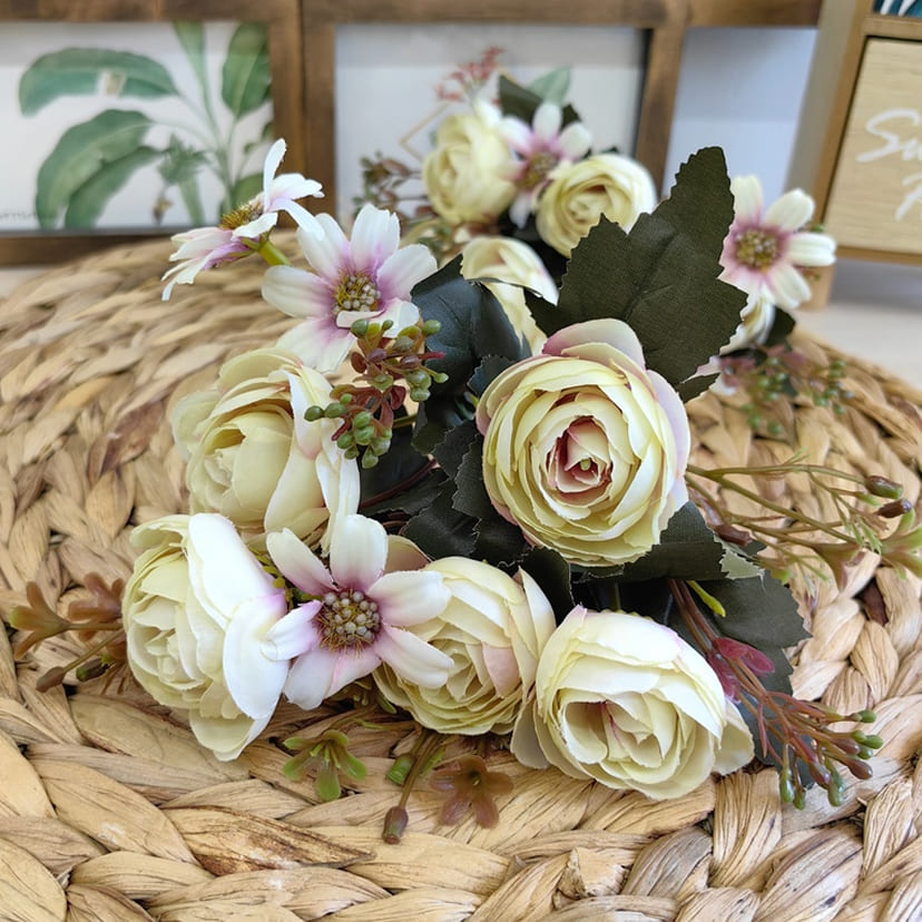 Искусственные цветы в Тихорецке | Цветы искусственные «Камелии с мелкоцветом», сиренево-молочные, букет