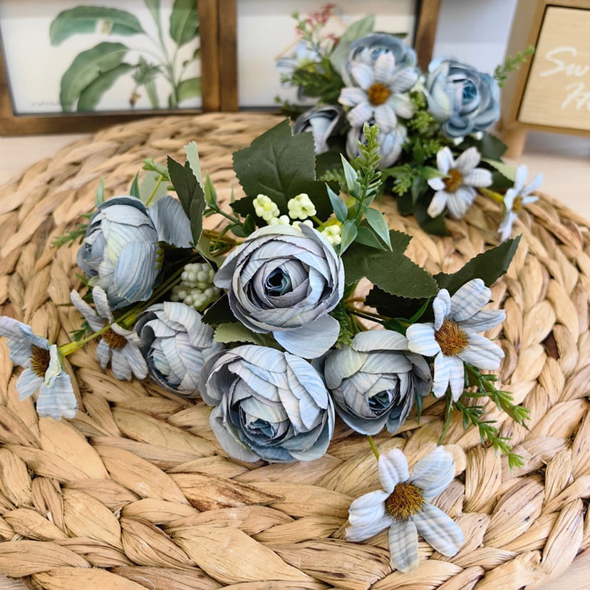 Искусственные цветы в Тихорецке | Цветы искусственные «Камелии с мелкоцветом», голубые, букет
